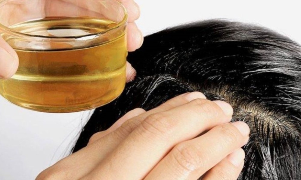 Làm tóc dài chỉ sau 1 đêm nhờ vào dầu dừa