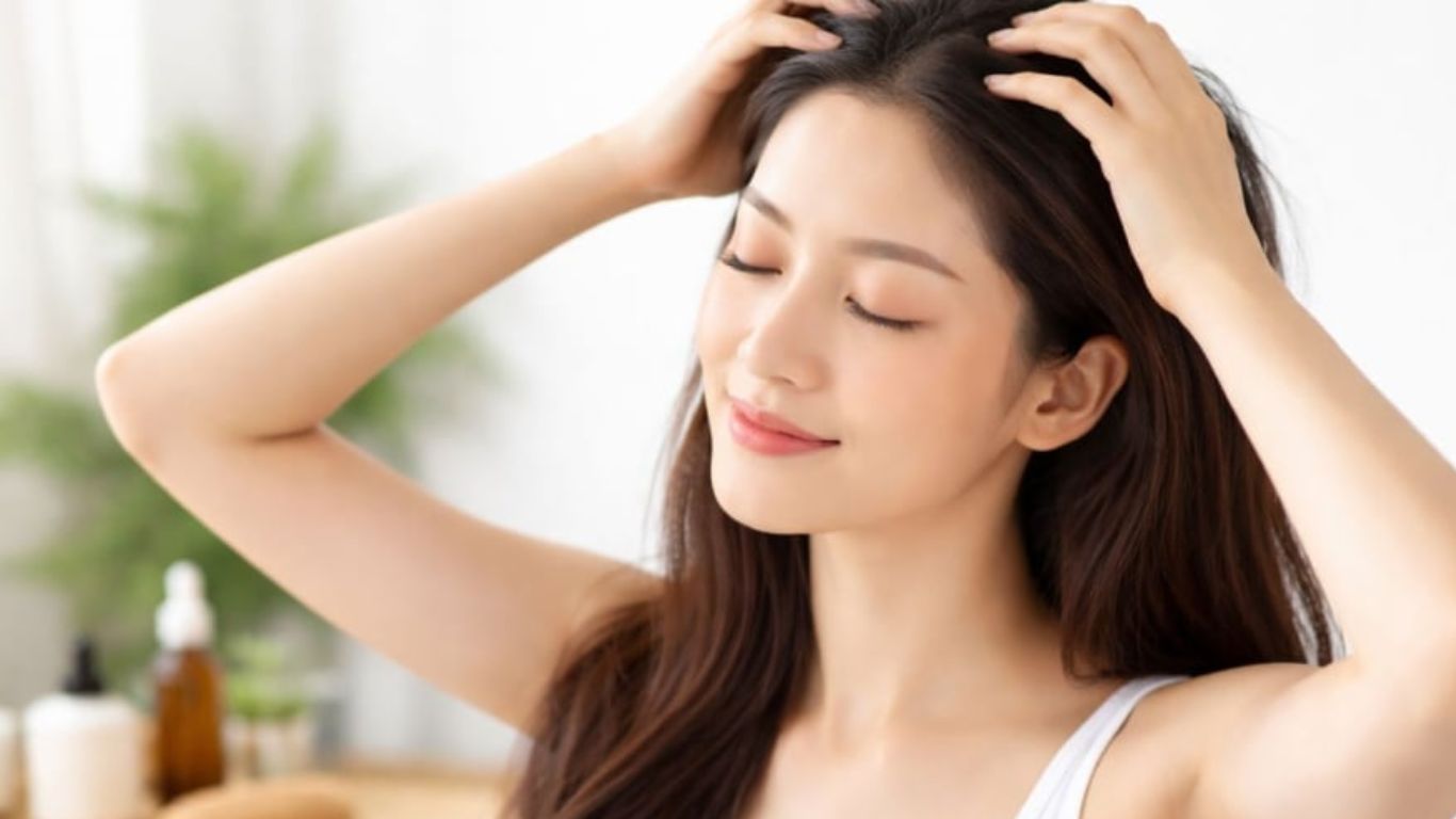 Massage da đầu giúp kích thích tóc con phát triển khoẻ mạnh