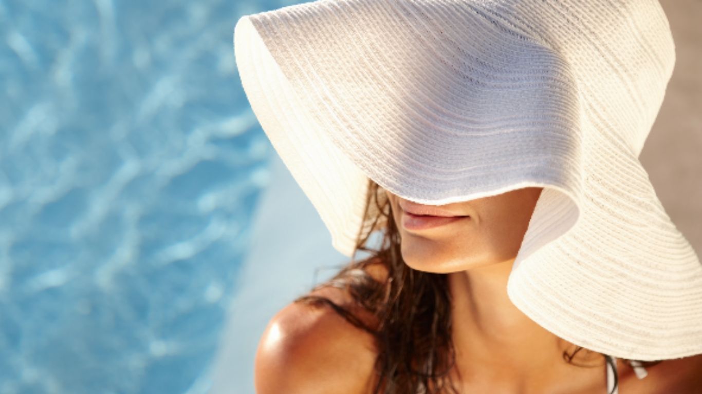 Khắc phục tình trạng tóc gãy khúc bằng cách bảo vệ tóc trước ánh nắng mặt trời