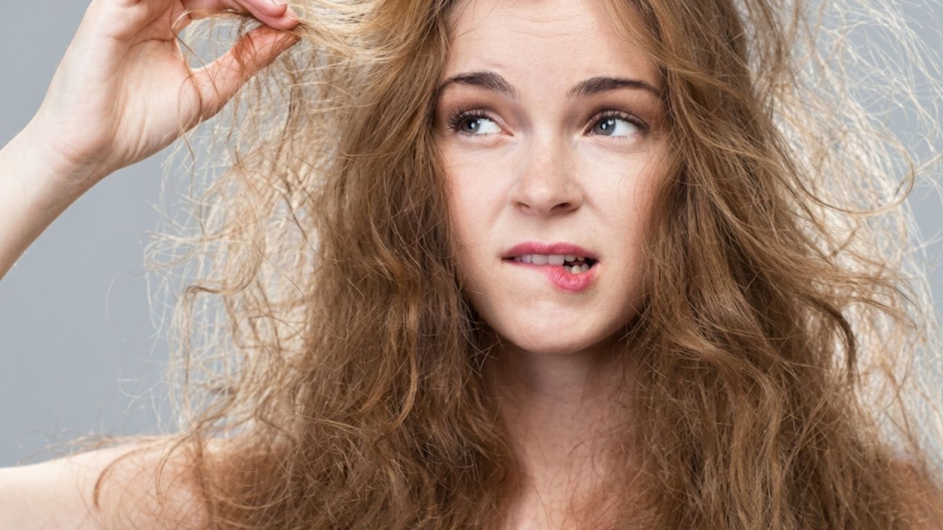 Chọn dầu gội, dầu xả dịu nhẹ để tóc uốn bóng khỏe