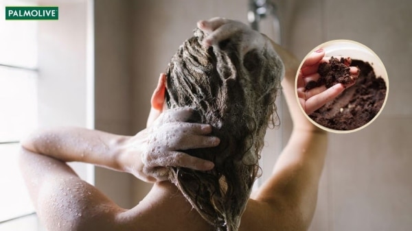 Cách gội đầu lâu bết bằng bã cà phê