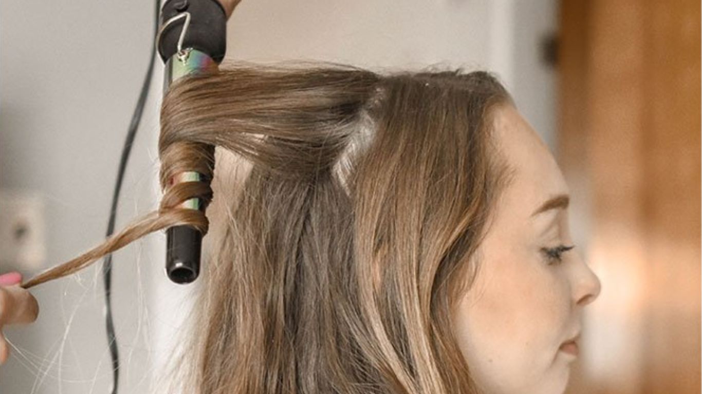 Tóc khô xơ, thiếu độ ẩm do tác động của thói quen chăm sóc tóc
