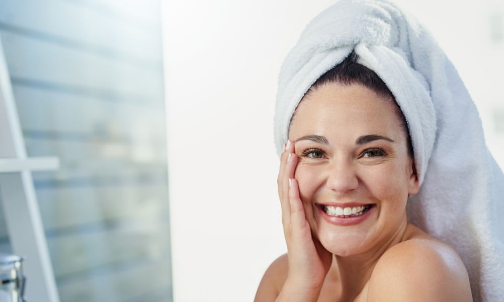 Phương pháp Plopping giúp tóc xoăn tự nhiên khô nhanh hơn