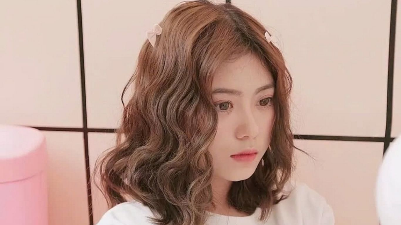 Tóc lob xoăn nhẹ cho nữ tóc mỏng thưa