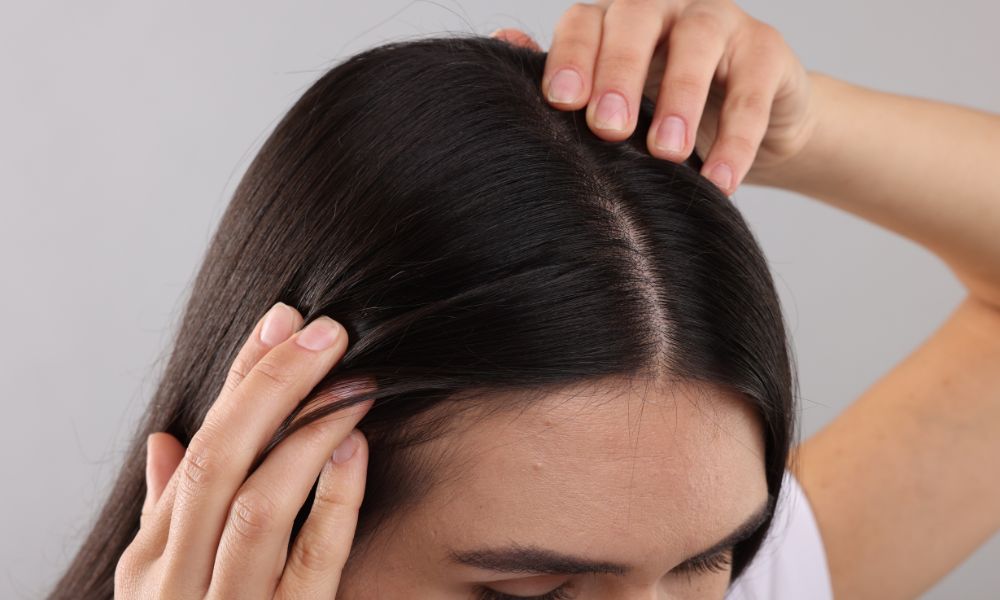Gội đầu đều đặn để giữ cho da đầu và tóc luôn sạch sẽ Gội đầu đều đặn để giữ cho da đầu và tóc luôn sạch sẽ