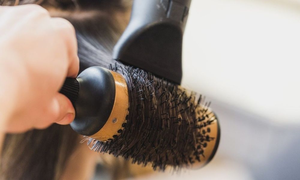 Cách sấy tóc đuôi cụp Cách sấy tóc đuôi cụp