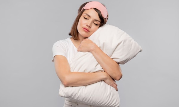 Ít vệ sinh áo gối khiến dầu và bụi bẩn tích tụ trên tóc Ít vệ sinh áo gối khiến dầu và bụi bẩn tích tụ trên tóc
