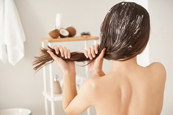 lưu ý khi gội đầu với dầu dừa lưu ý khi gội đầu với dầu dừa