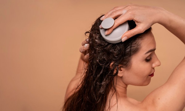 Không nên gội đầu ngay sau khi hấp dầu tóc Không nên gội đầu ngay sau khi hấp dầu tóc