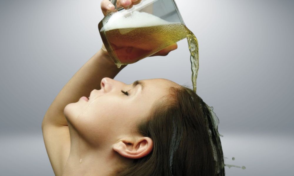 Gội đầu bằng bia nguyên chất giúp tóc trở nên mềm mượt Gội đầu bằng bia nguyên chất giúp tóc trở nên mềm mượt